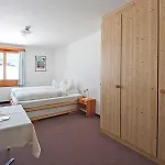 Hostel Berghaus Diavolezza