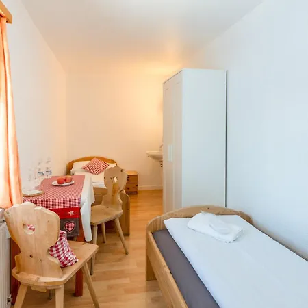 Berghaus Diavolezza Hostel *