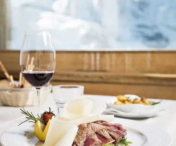 Berghaus Diavolezza Hostel *