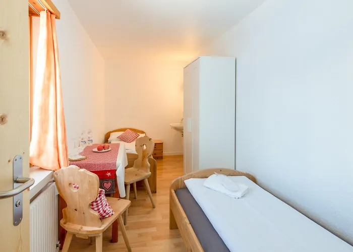 Berghaus Diavolezza Hostel *